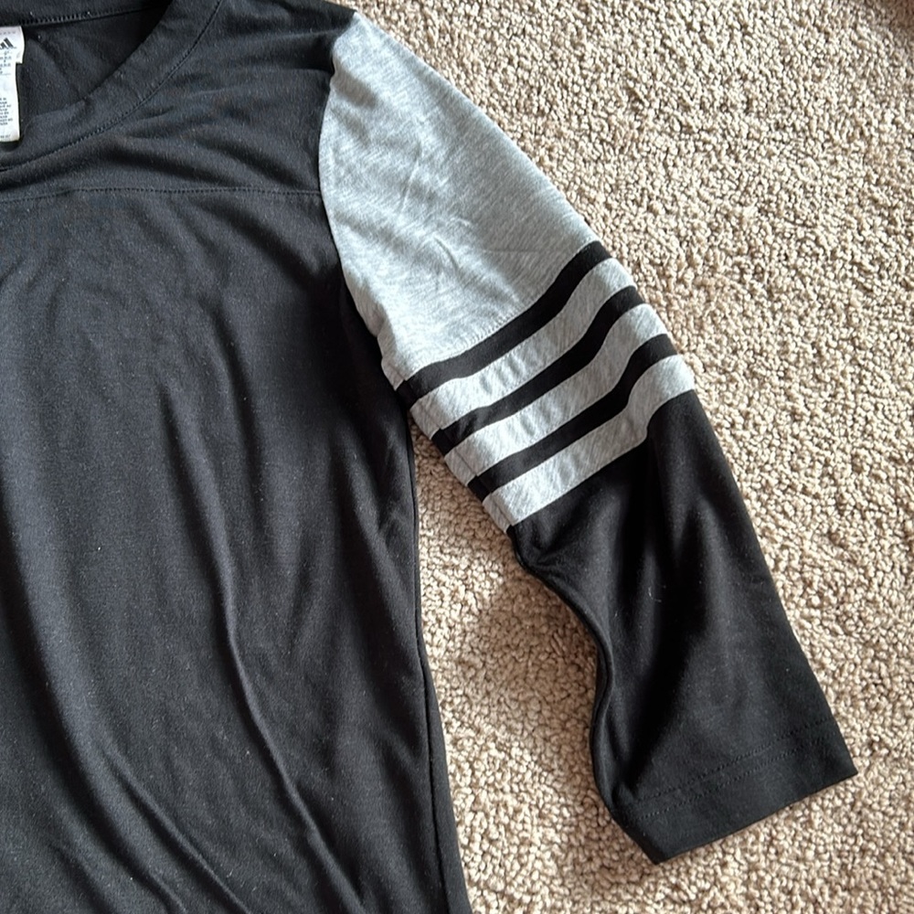 Adidas top - Picture 3 of 5